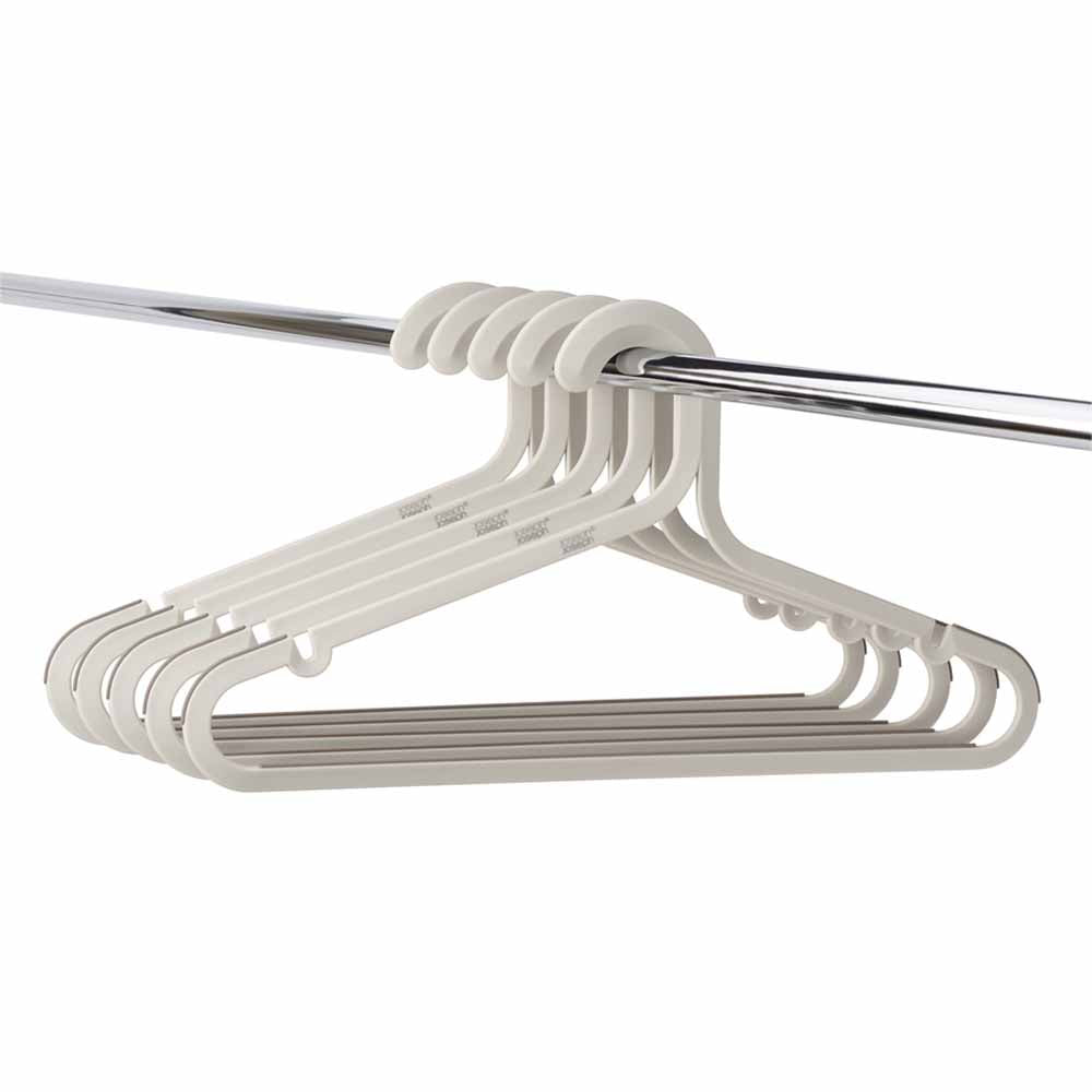 Orderly Set of 5 Anti-tangle Clothes Hangers - Ecru