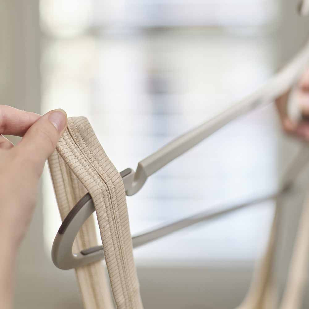 Orderly Set of 5 Anti-tangle Clothes Hangers - Ecru