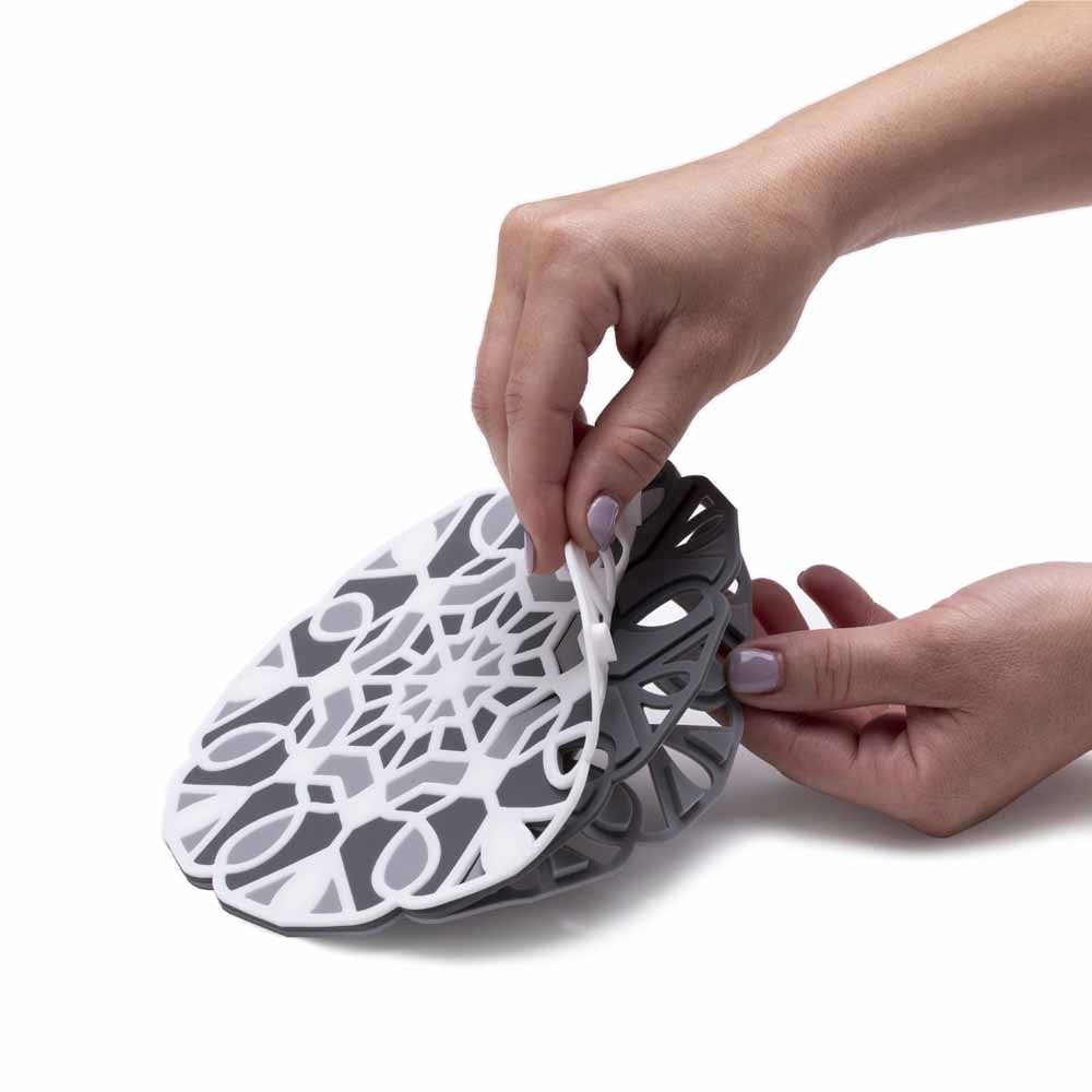 3-in-1 Split Trivet, made of Silicone